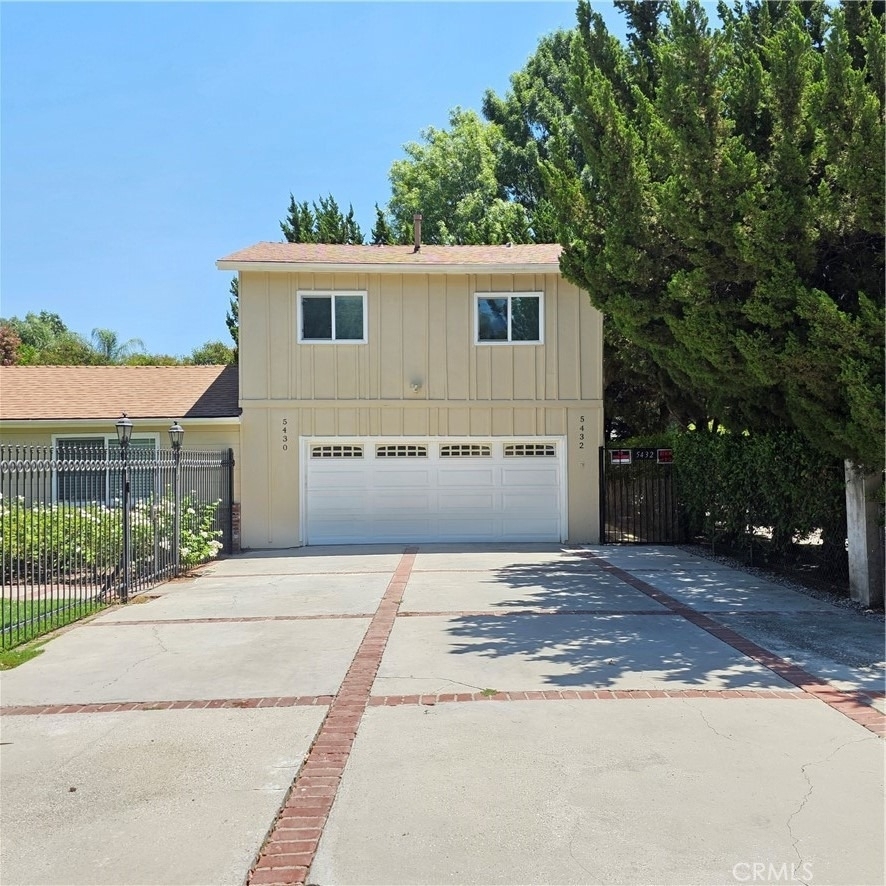 5432 Woodlake Avenue N - Photo 0