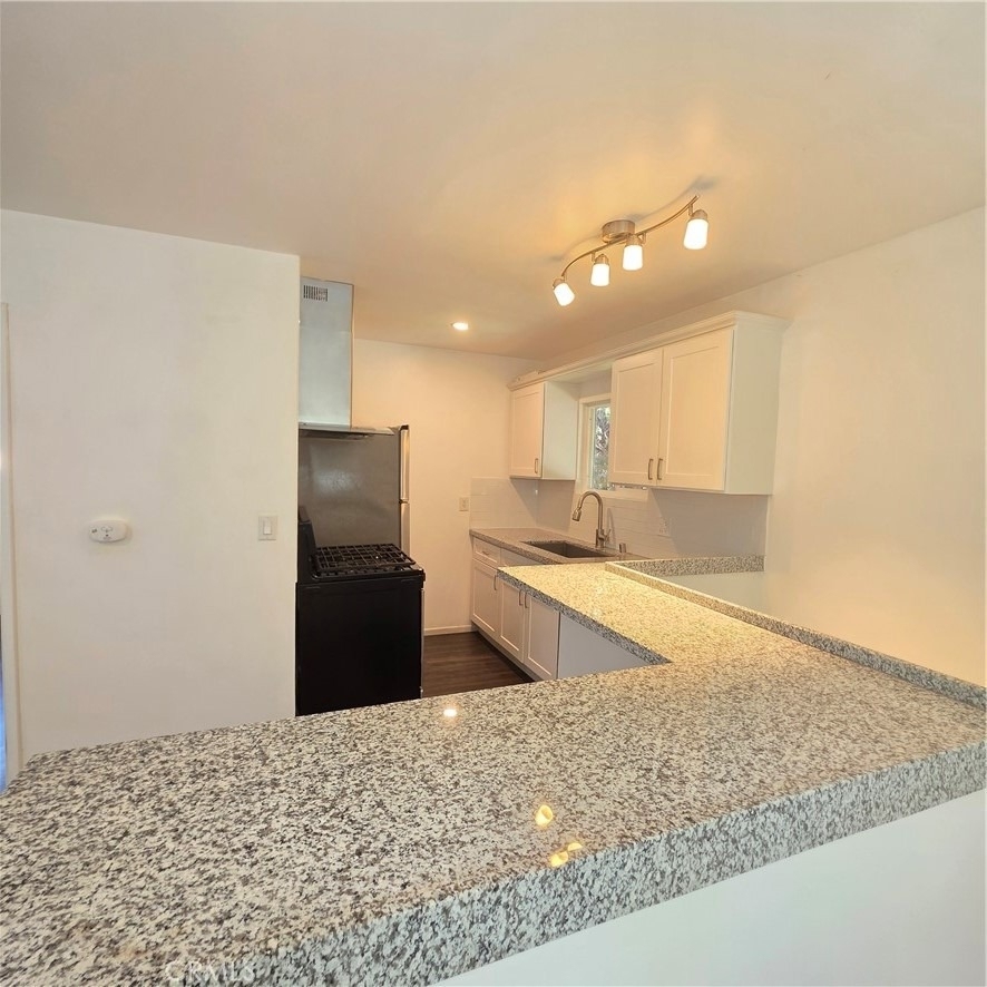5432 Woodlake Avenue N - Photo 9