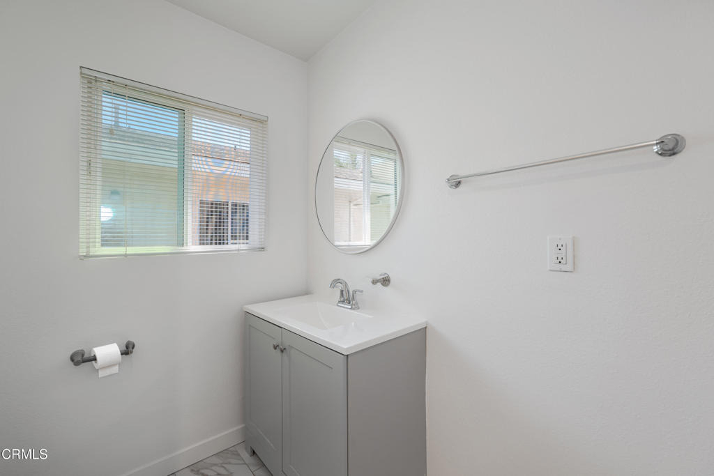 627 E Magnolia Boulevard - Photo 13