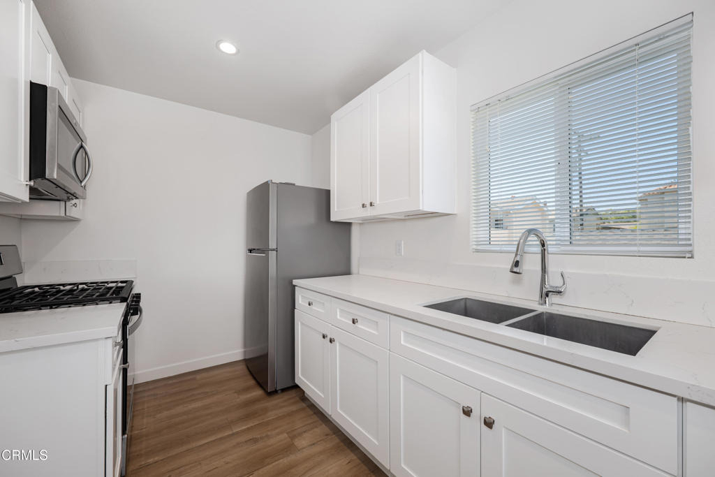 627 E Magnolia Boulevard - Photo 6
