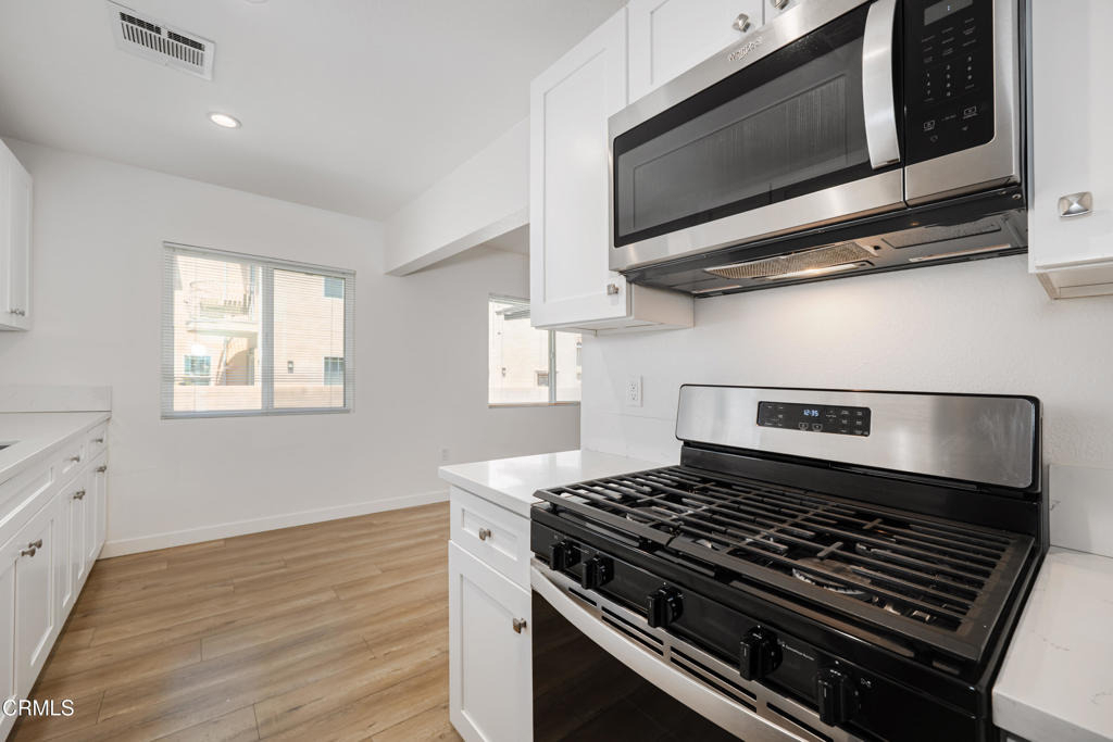 627 E Magnolia Boulevard - Photo 8