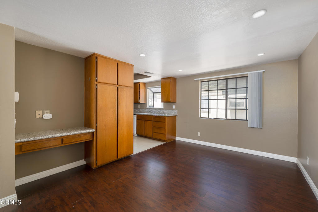 64 N Oak Avenue - Photo 2
