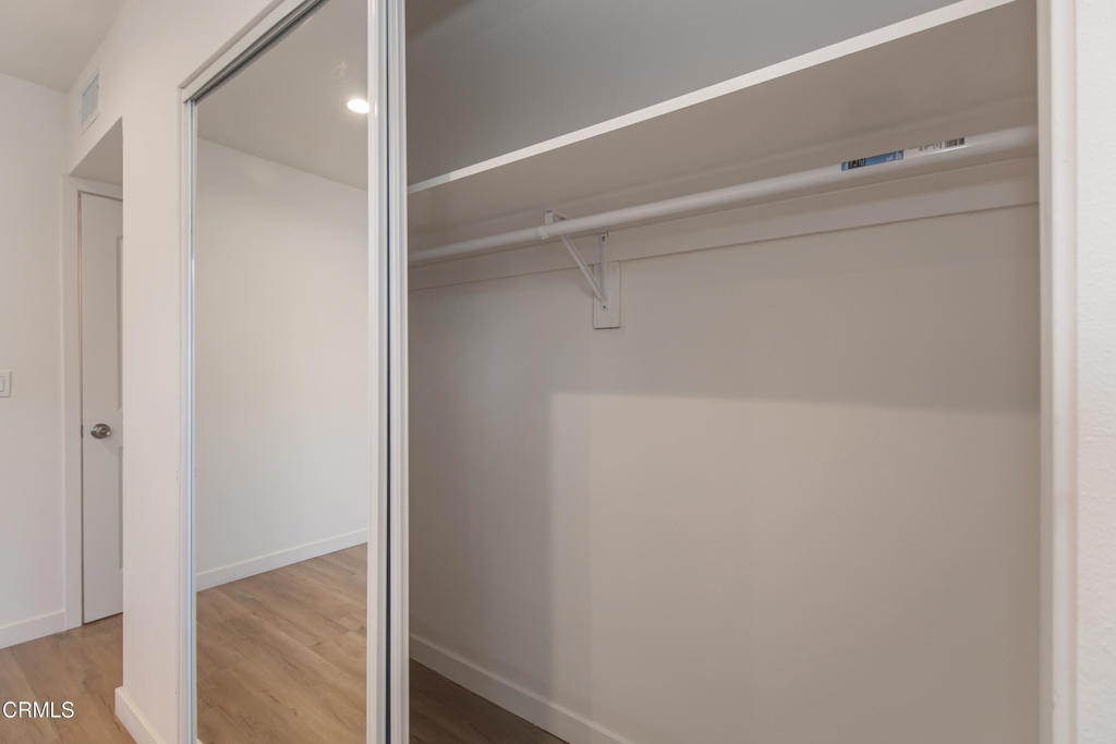 328 E Tujunga Avenue - Photo 8
