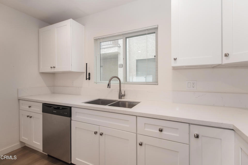 328 E Tujunga Avenue - Photo 1