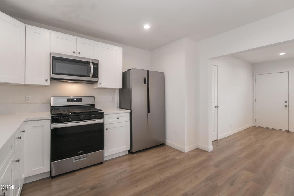 328 E Tujunga Avenue - Photo 2