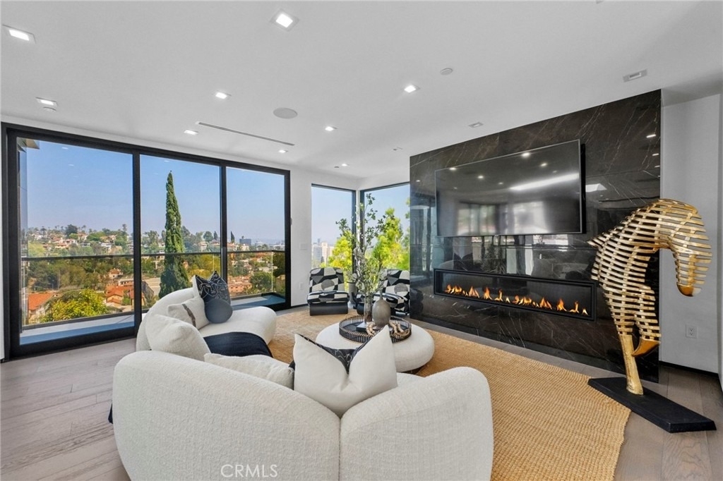2033 Glencoe - Photo 15
