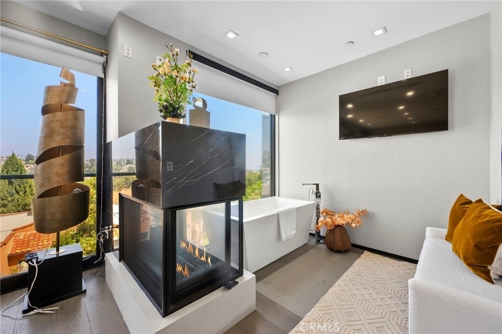 2033 Glencoe - Photo 9