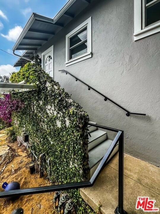 1233 Ozeta Terrace - Photo 4