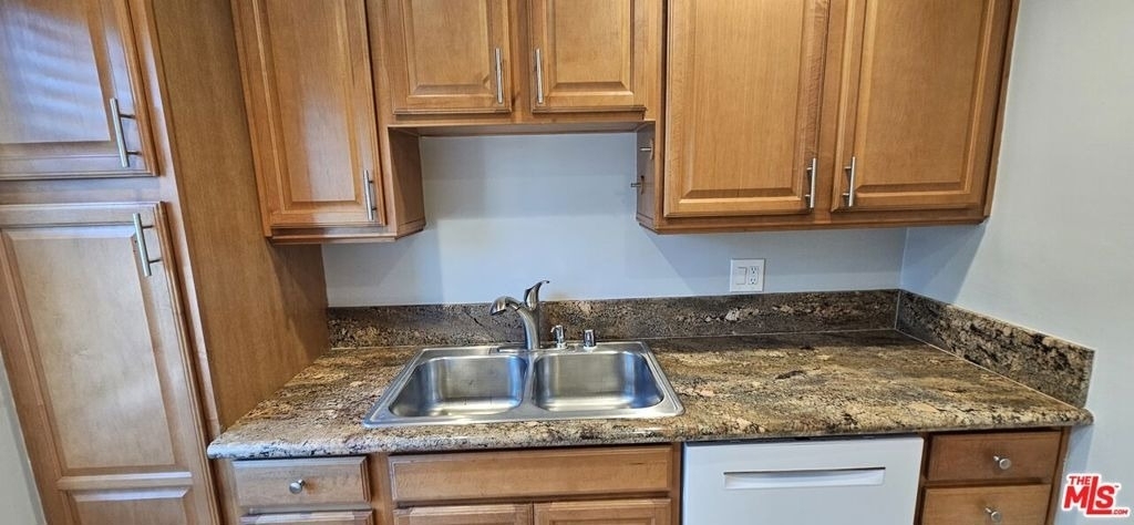 1227 S Holt Avenue - Photo 4