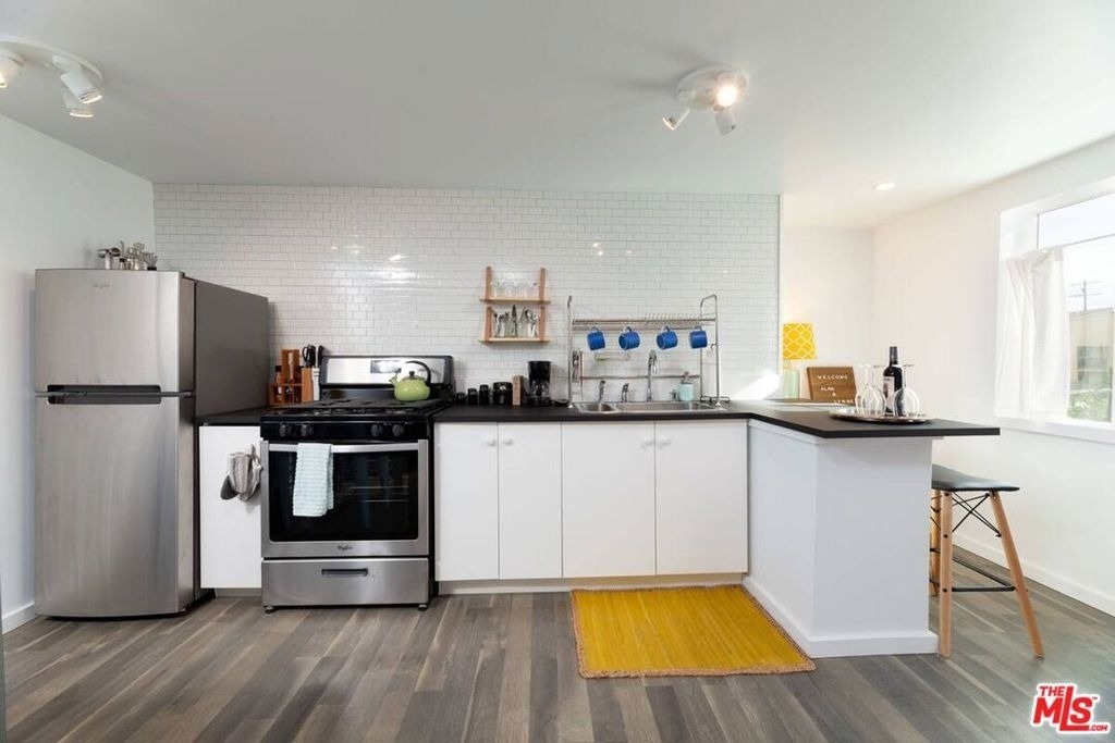4839 Seldner Avenue - Photo 2