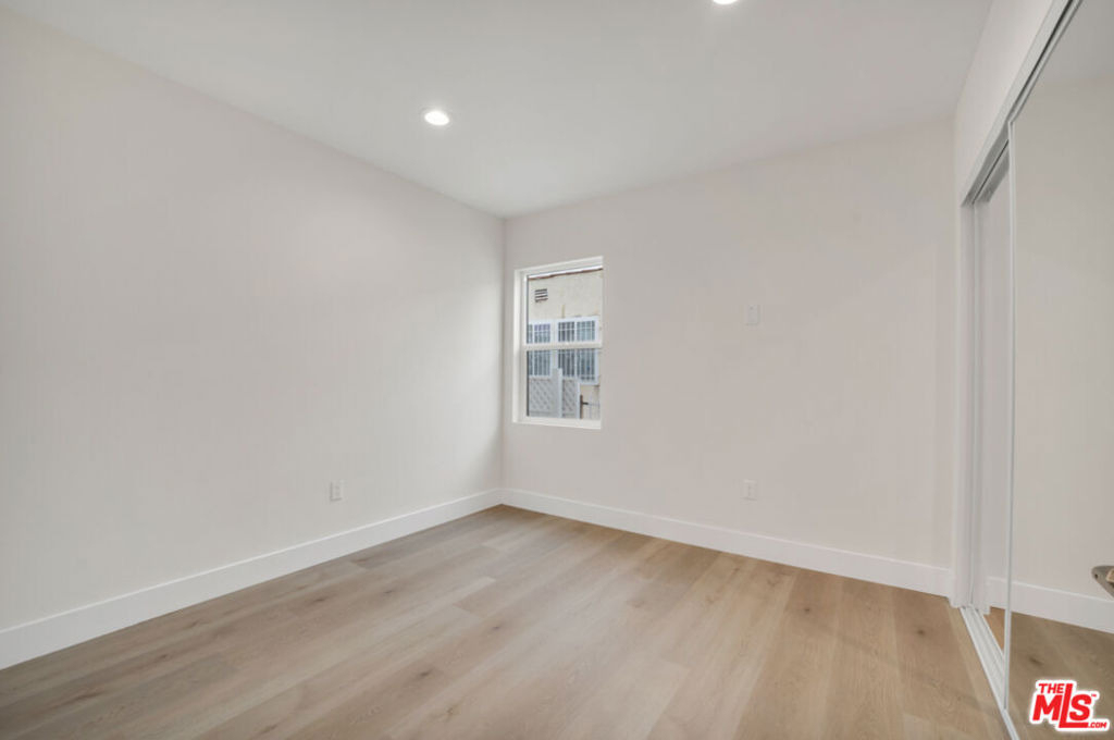529 W 90th Street - Photo 14