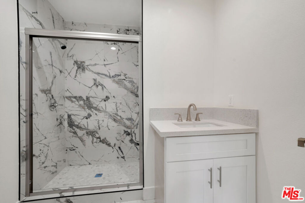 529 W 90th Street - Photo 9
