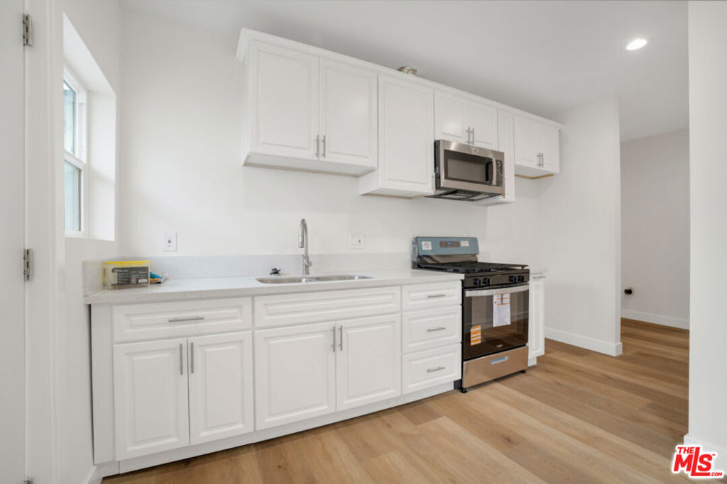 529 W 90th Street - Photo 10