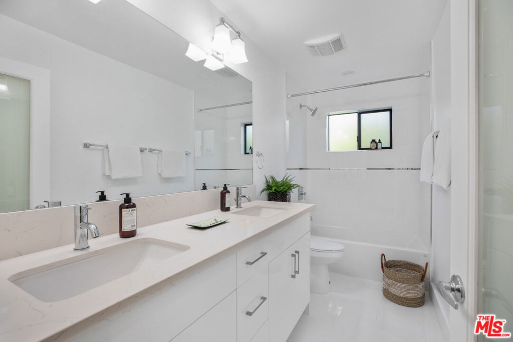 3526 Kelton Avenue - Photo 18