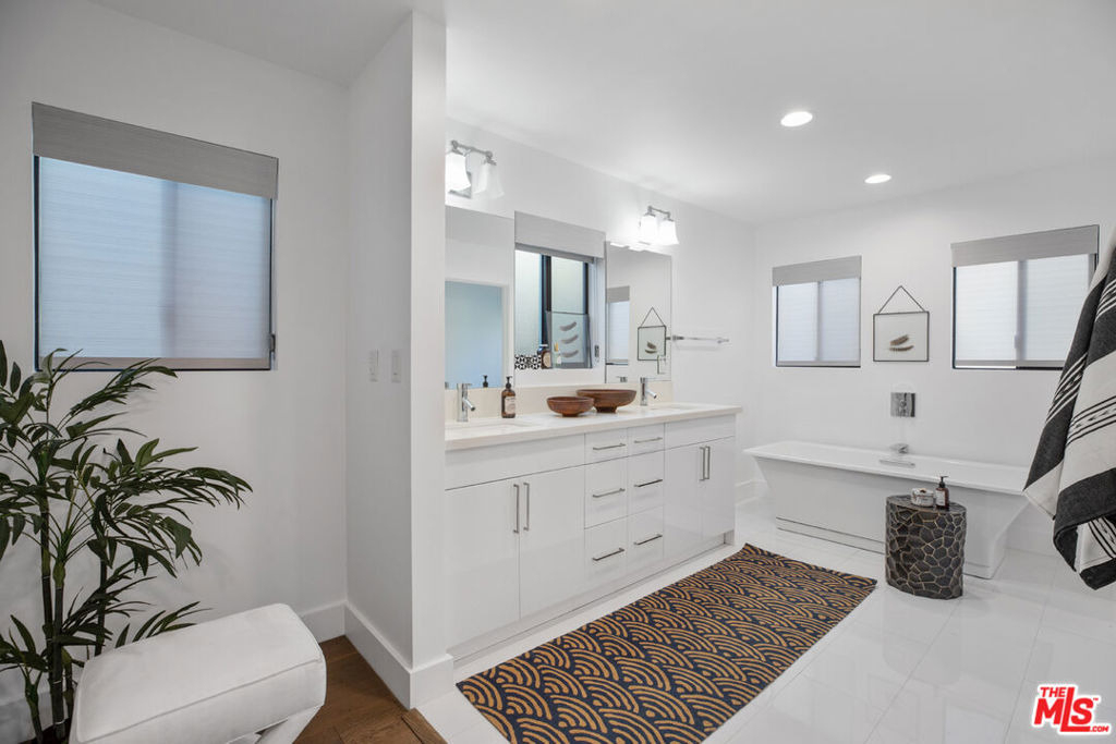 3526 Kelton Avenue - Photo 14