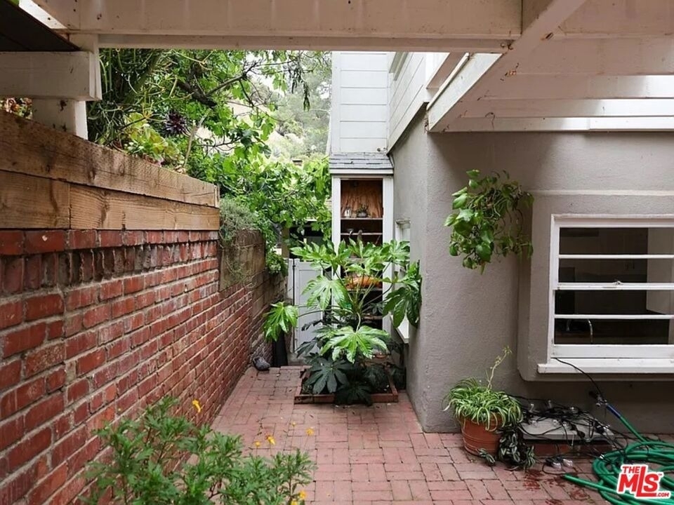 1322 N Beverly Glen Boulevard - Photo 16