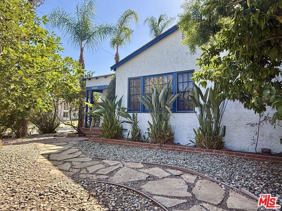 6205 Gentry Avenue - Photo 0