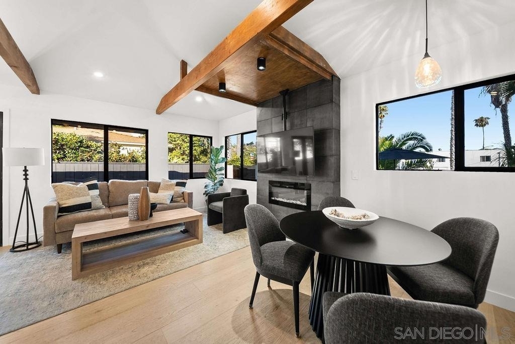 436 Bonair - Photo 0