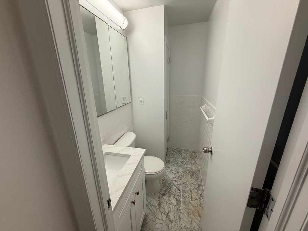 440 East 78th Street - Photo 9
