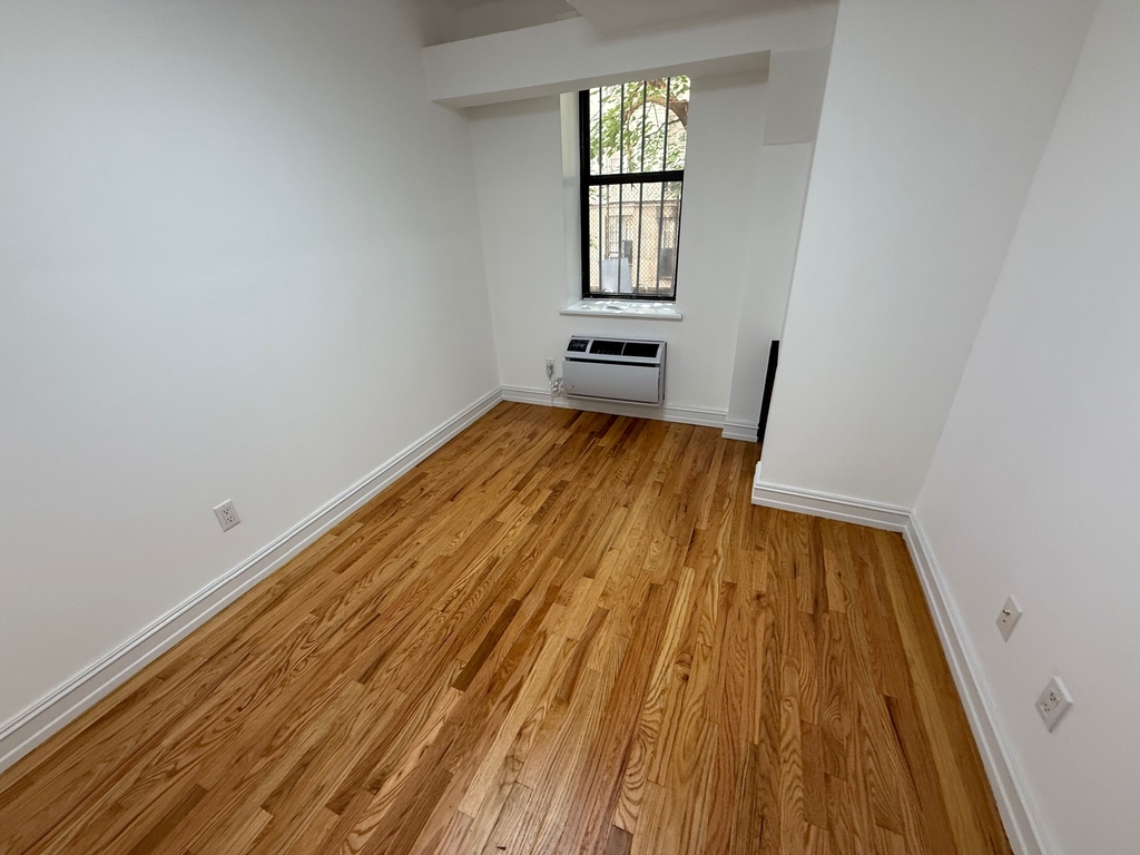 440 East 78th Street - Photo 11