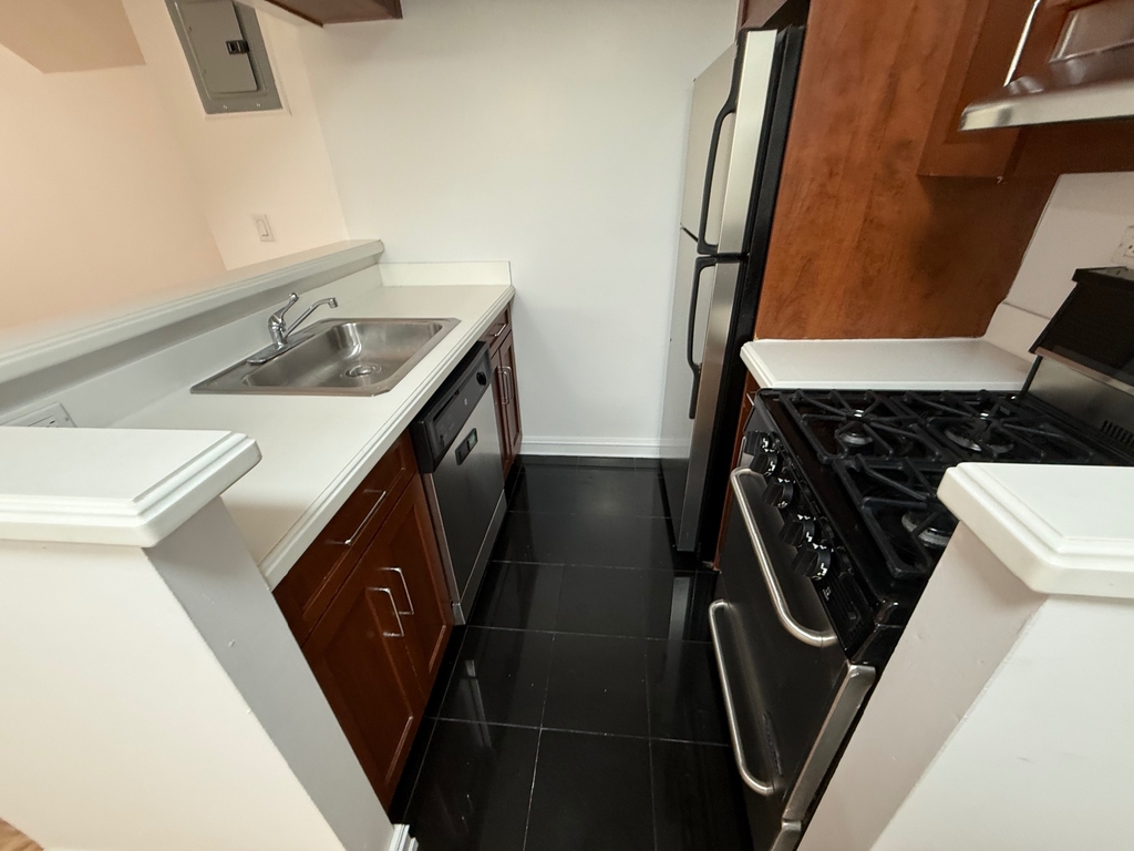 440 East 78th Street - Photo 6