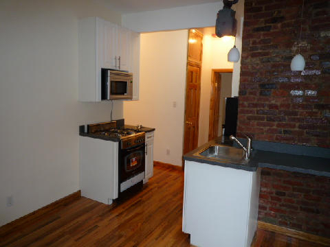 Cornelia & Bleecker - Photo 2