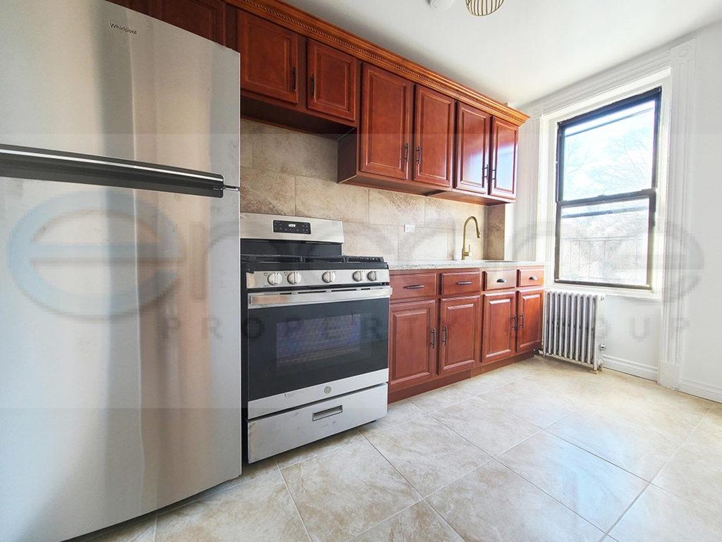 250 Stuyvesant Avenue - Photo 0