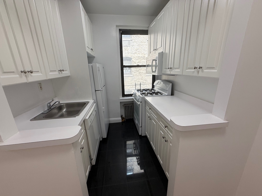 440 East 78th Street - Photo 3