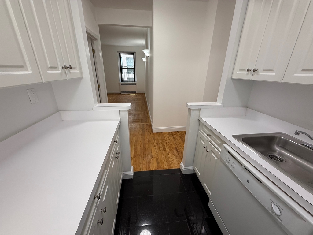 440 East 78th Street - Photo 4