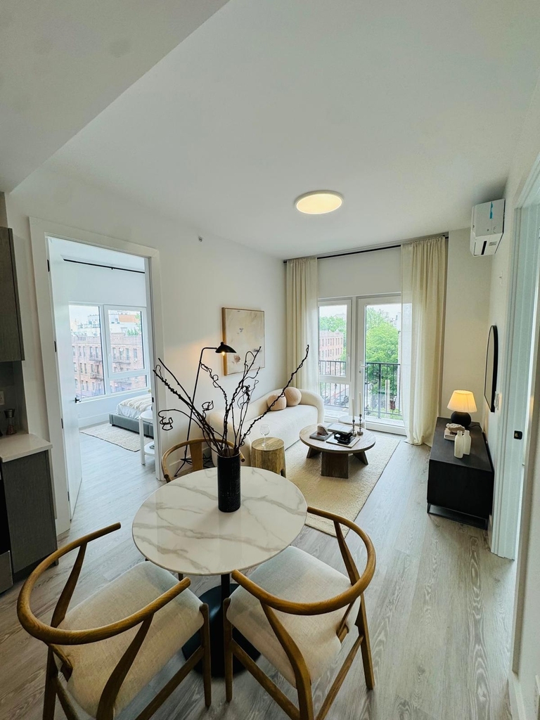 706 E32nd - Photo 1
