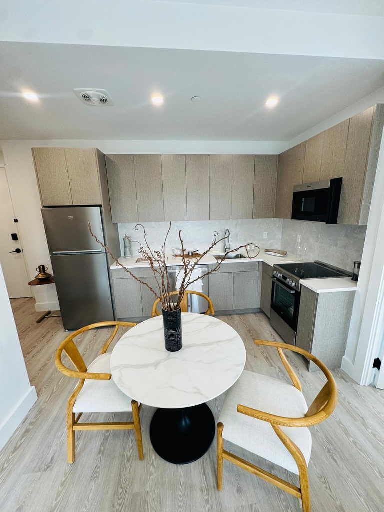 706 E32nd - Photo 0