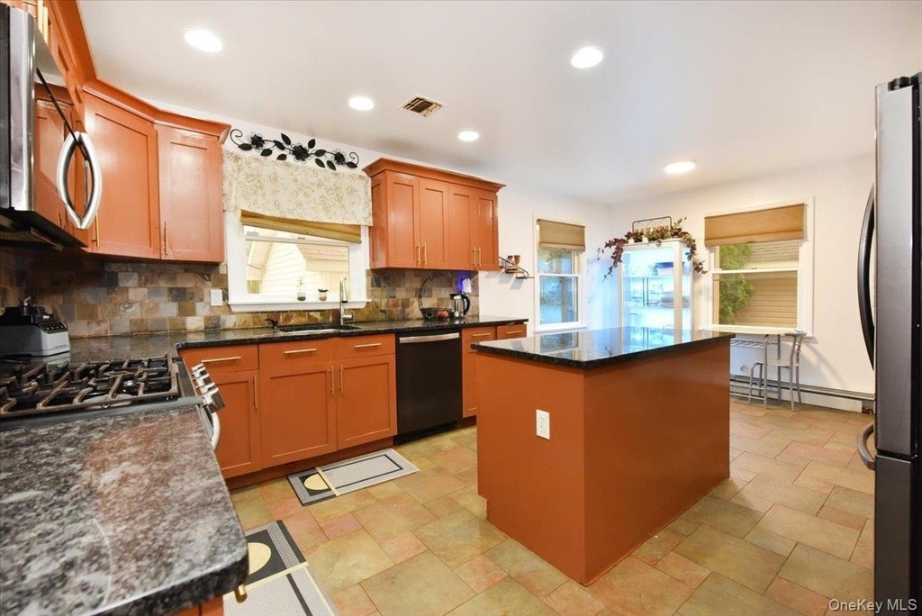 109 Charles Street - Photo 10