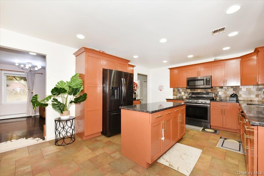 109 Charles Street - Photo 12