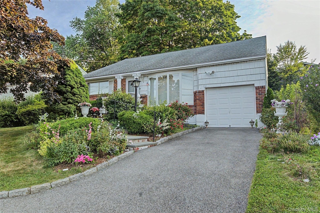 6 Westwind Road - Photo 0