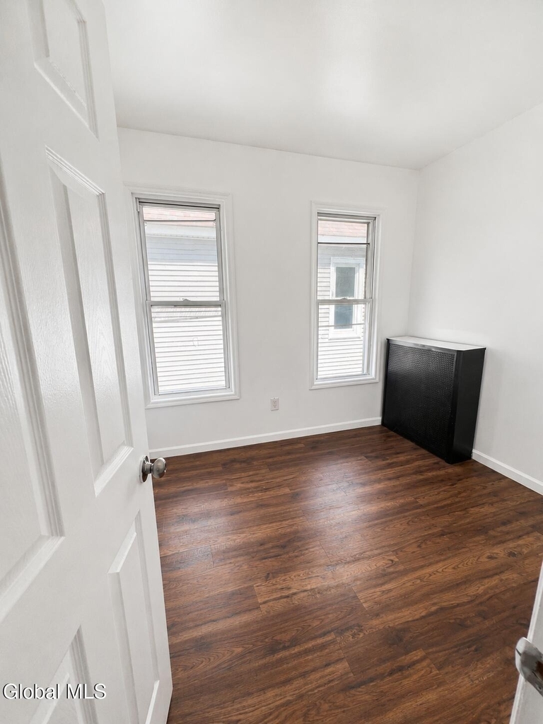 407 Victory Avenue - Photo 10