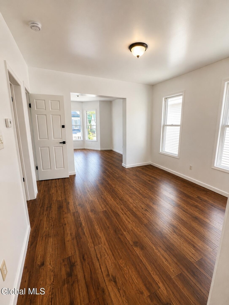 407 Victory Avenue - Photo 1