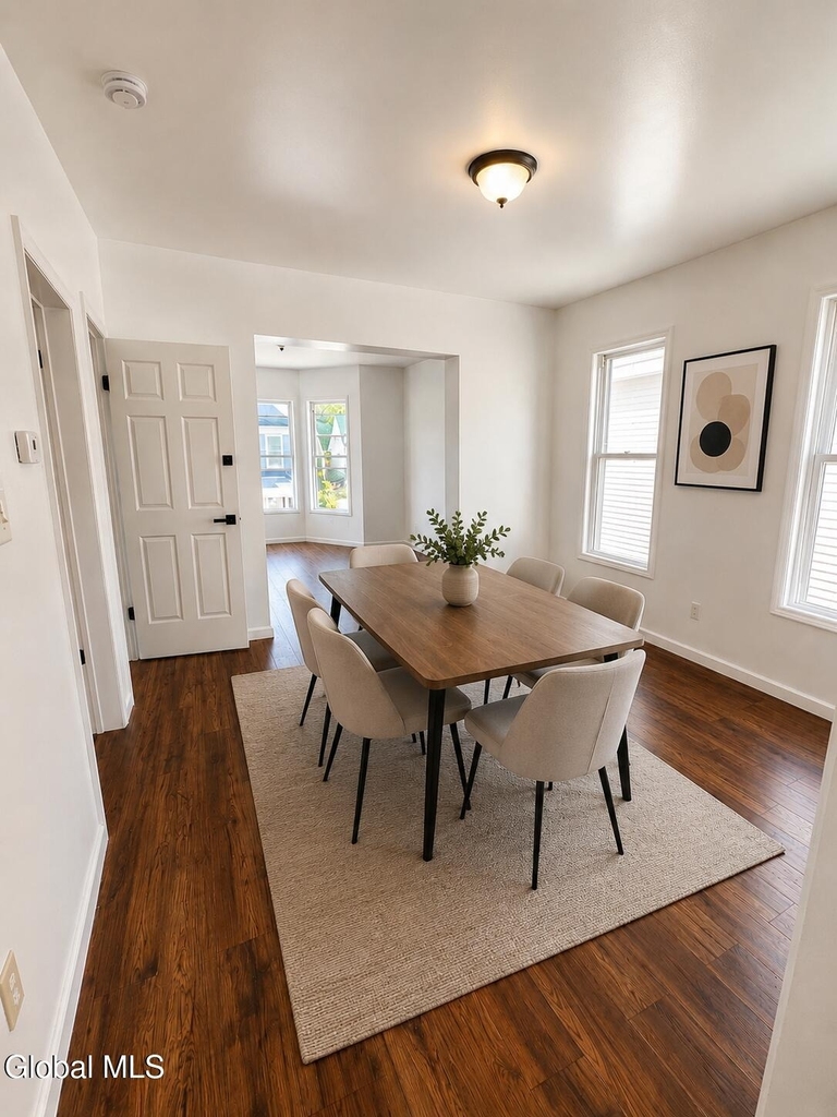 407 Victory Avenue - Photo 2