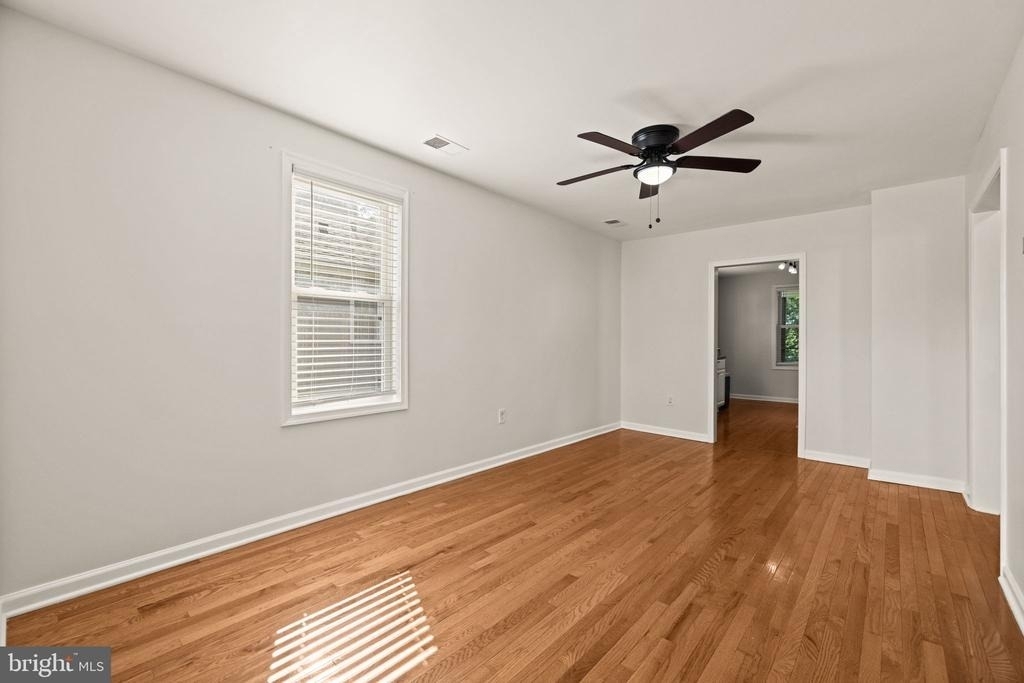 220 E 2nd Avenue - Photo 5