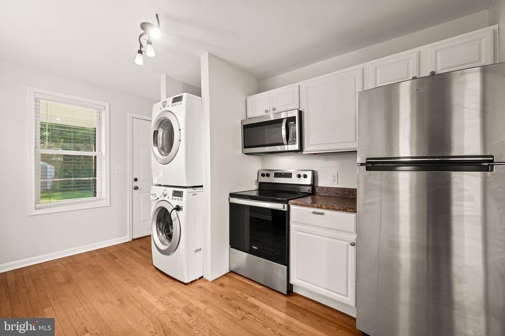 220 E 2nd Avenue - Photo 18