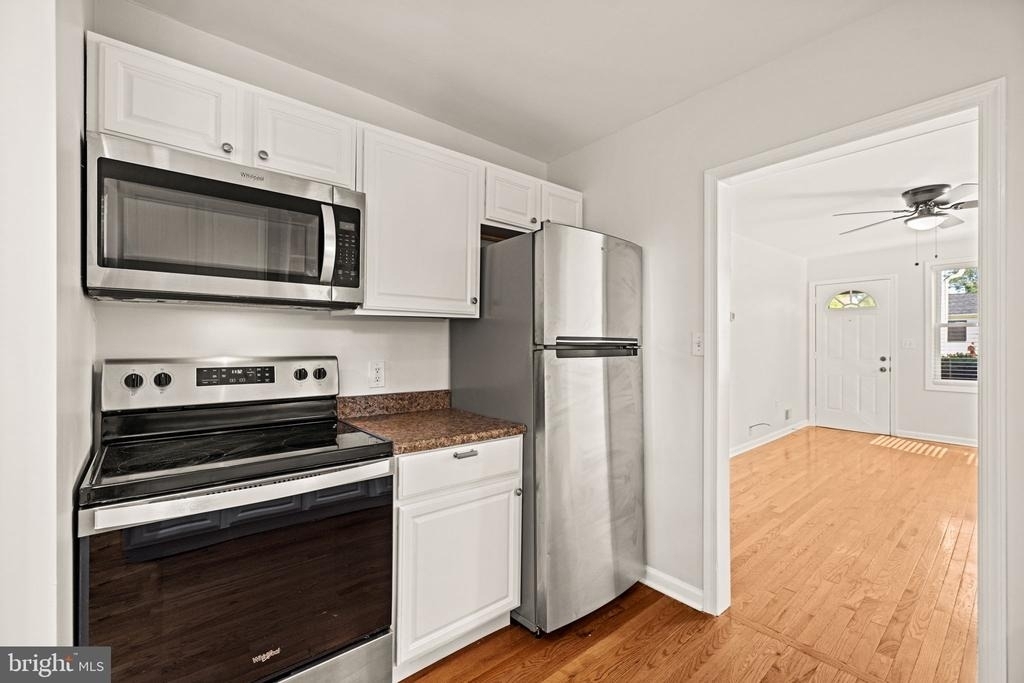 220 E 2nd Avenue - Photo 17