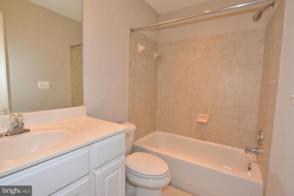 103 Washington Square Court - Photo 18