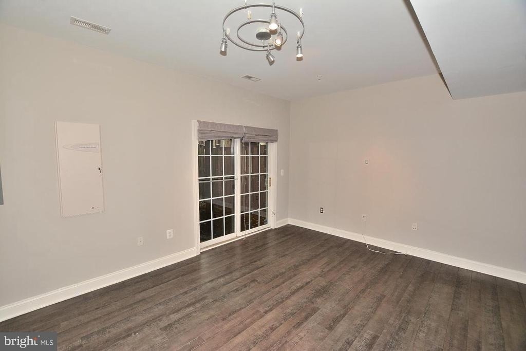 103 Washington Square Court - Photo 12