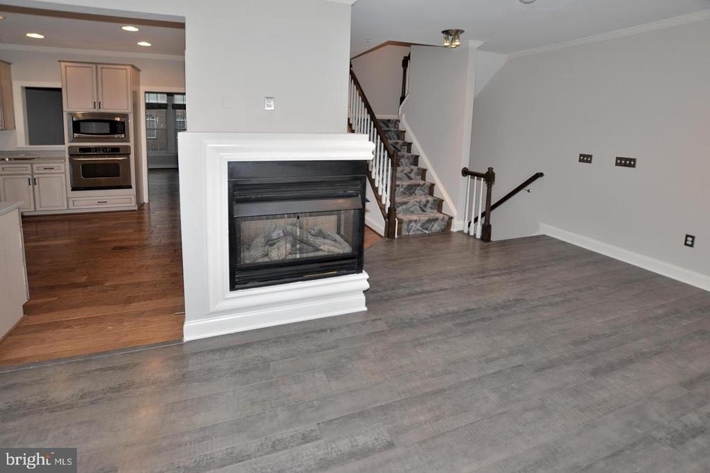 103 Washington Square Court - Photo 8