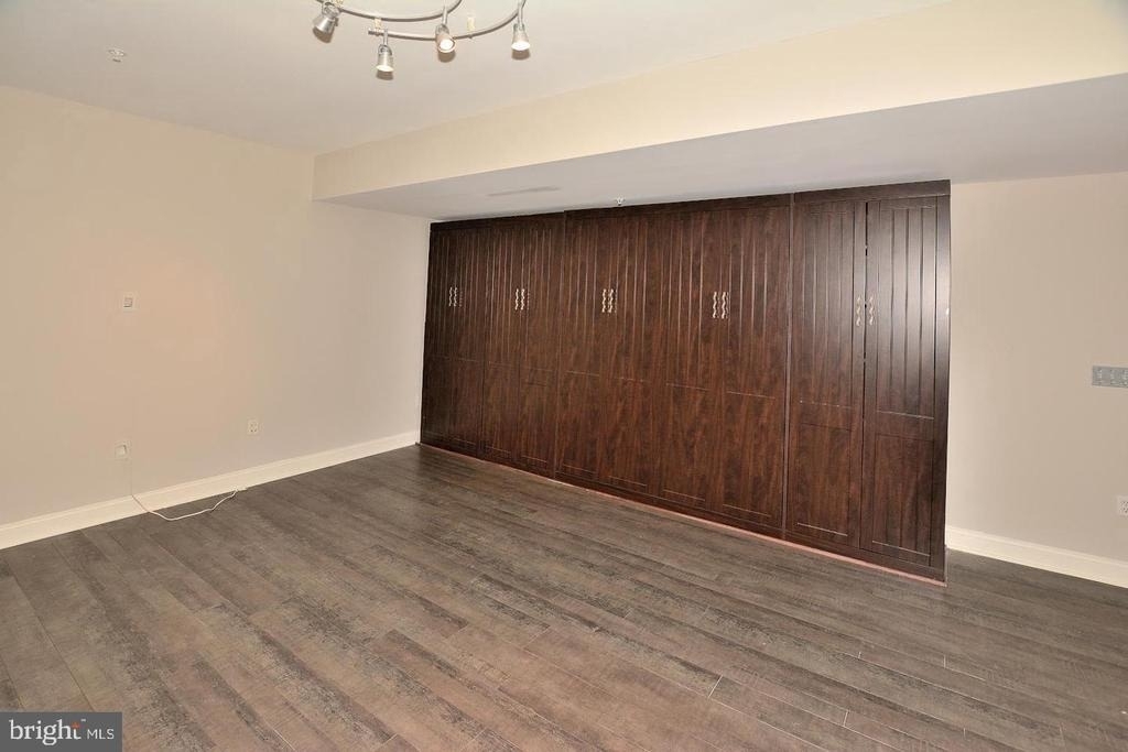 103 Washington Square Court - Photo 13