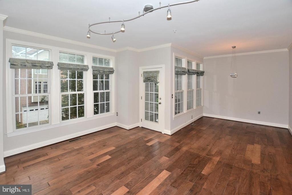 103 Washington Square Court - Photo 10