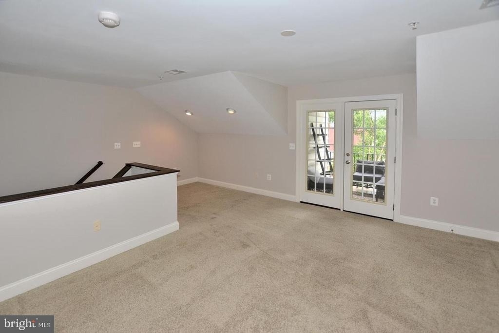 103 Washington Square Court - Photo 16