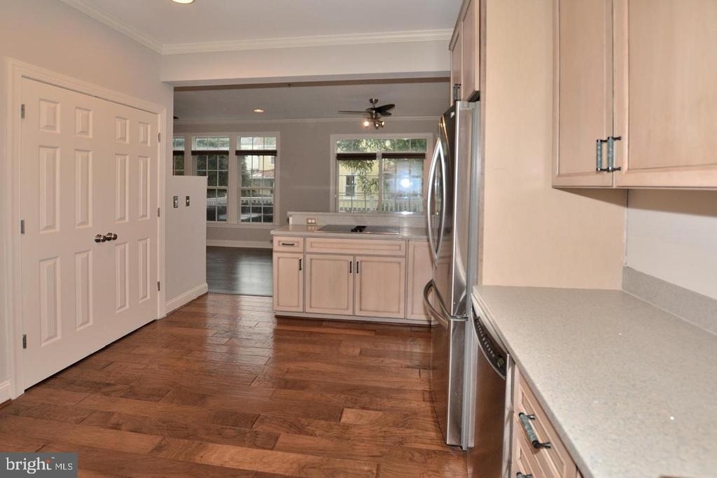 103 Washington Square Court - Photo 1