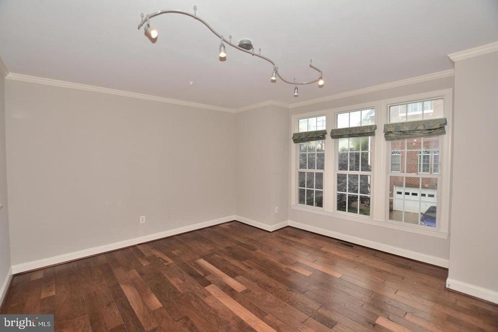 103 Washington Square Court - Photo 11