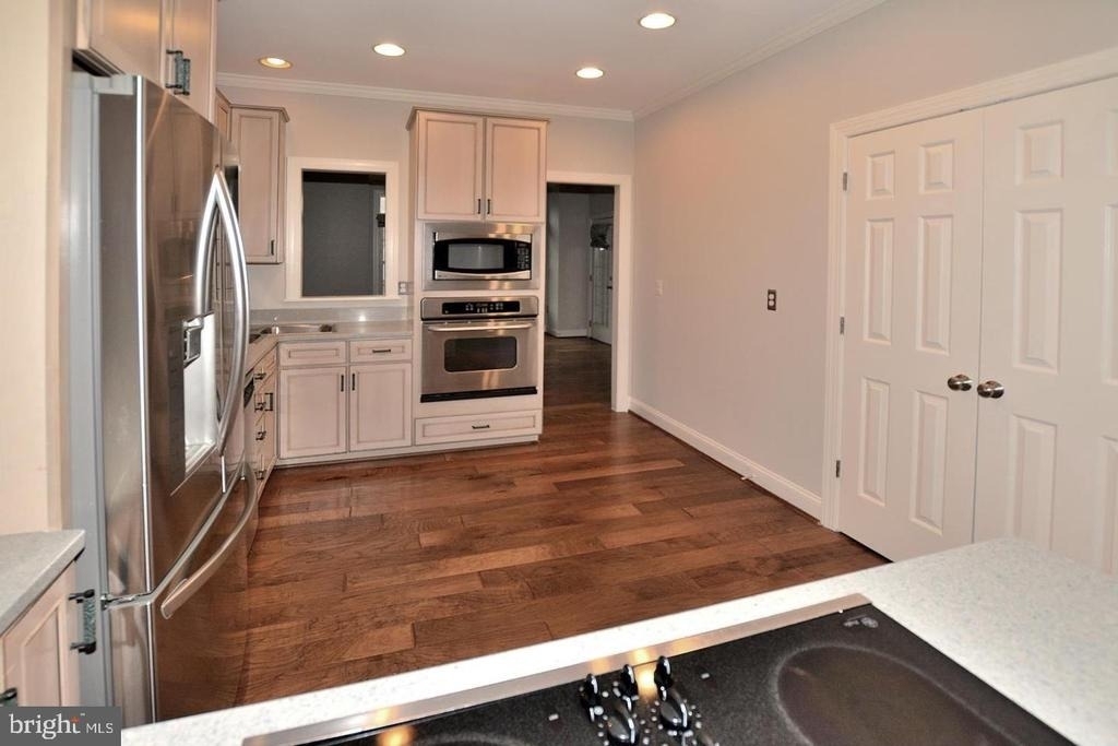 103 Washington Square Court - Photo 3