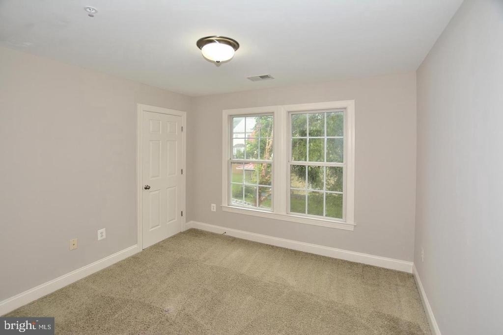 103 Washington Square Court - Photo 20